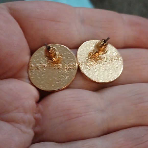 NWOT Harry Potter 9 3/4 Stud Earrings Train Station Platform - Picture 2 of 3